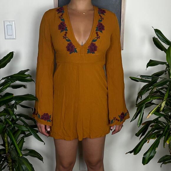 Flowy 70's Inspired Mini Dress - Picture 2 of 4